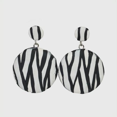 NANY OTOP Round earrings black and white pattern.
