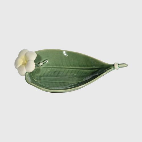CHARTREE NOISOPA Ceramic plate with Plumeria flowers, small